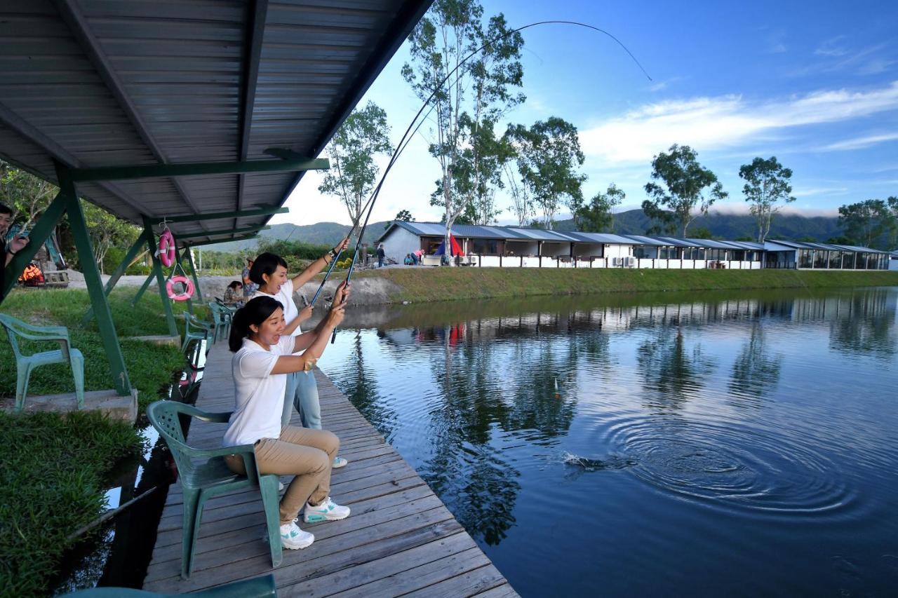 プロミスドランド リゾート&ラグーン 寿豊郷 エクステリア 写真 Fishing at the farm