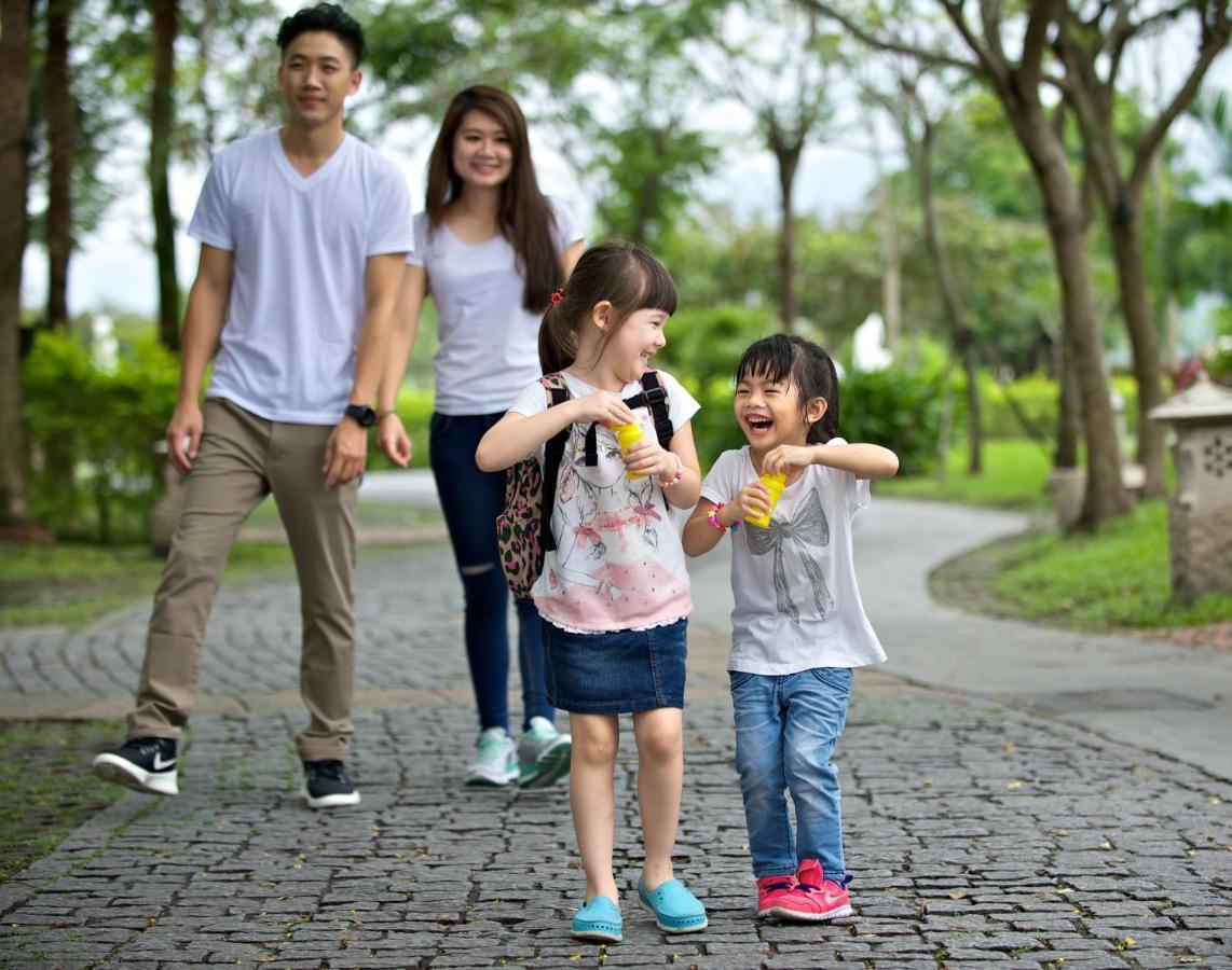 プロミスドランド リゾート&ラグーン 寿豊郷 エクステリア 写真 Family walking