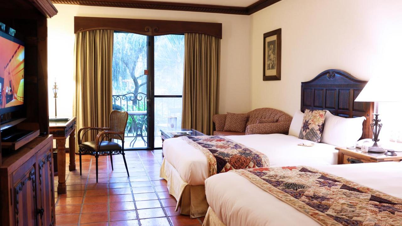 プロミスドランド リゾート&ラグーン 寿豊郷 エクステリア 写真 A room at the Hotel Las Alamandas